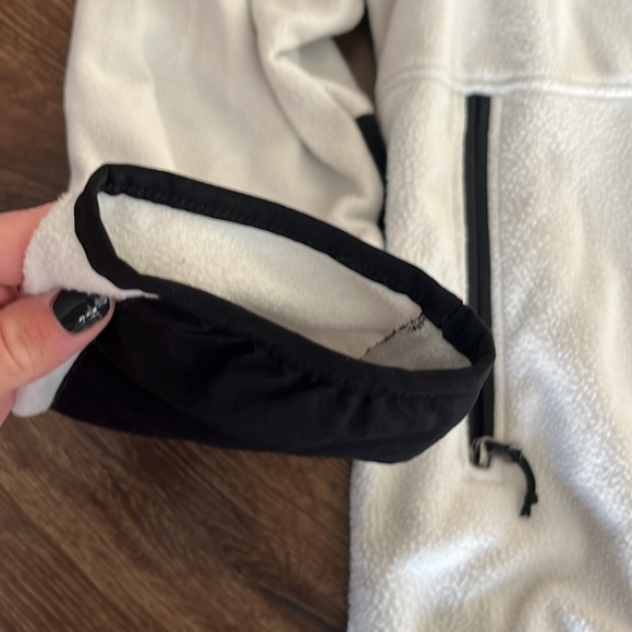 North face quarter zip fleece - Picture 3 of 8